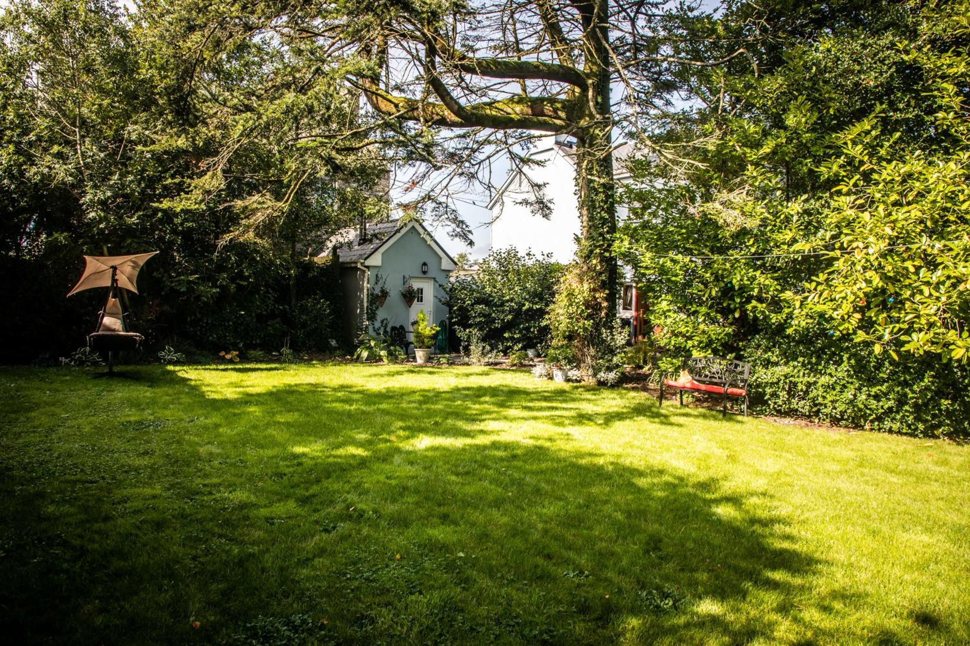 Herlihy'S, Half-Way-House Фарранфор Экстерьер фото