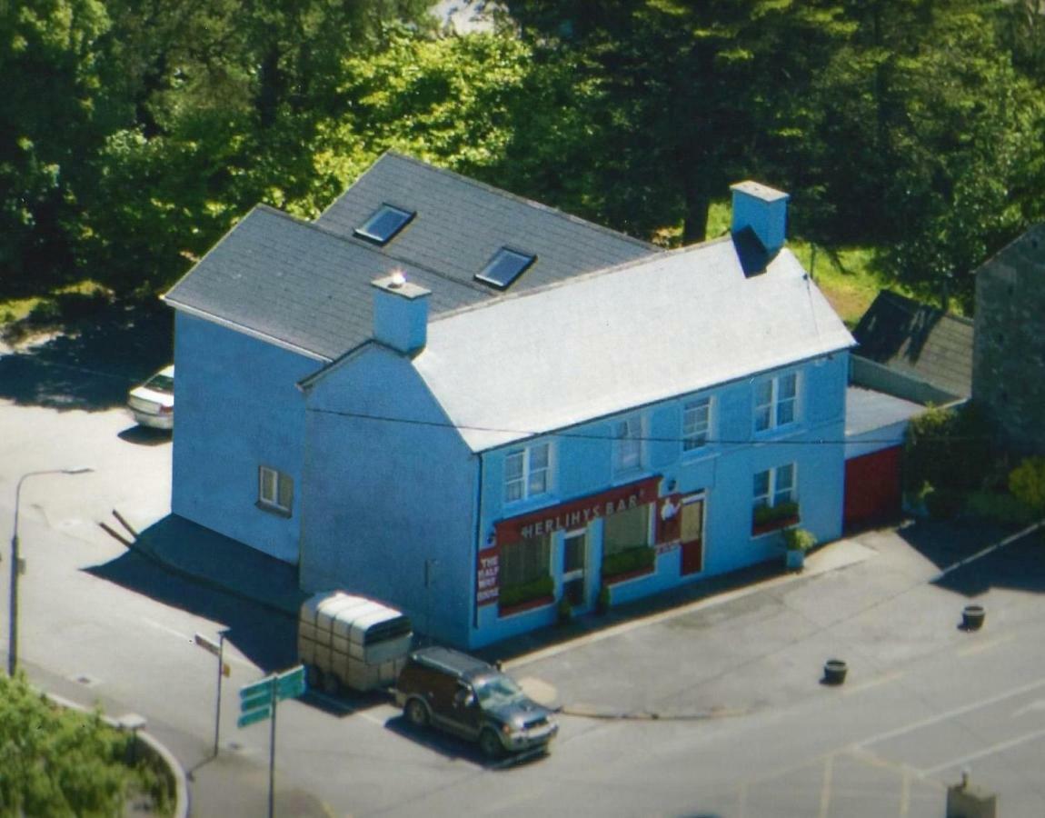 Herlihy'S, Half-Way-House Фарранфор Экстерьер фото
