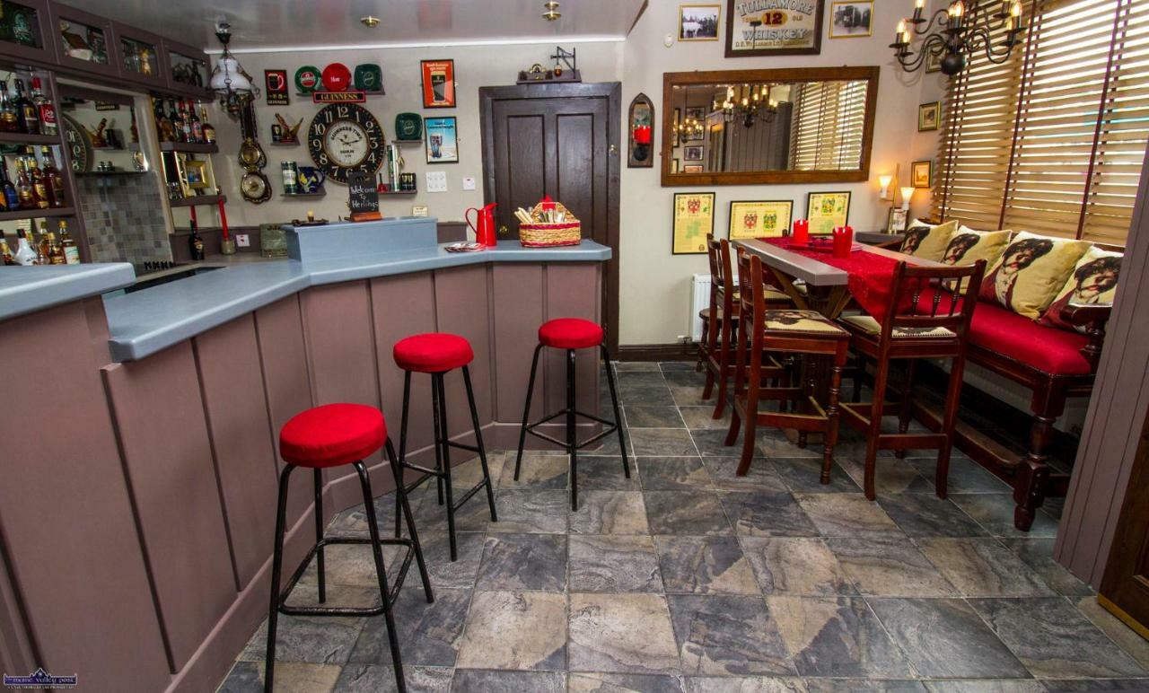 Herlihy'S, Half-Way-House Фарранфор Экстерьер фото